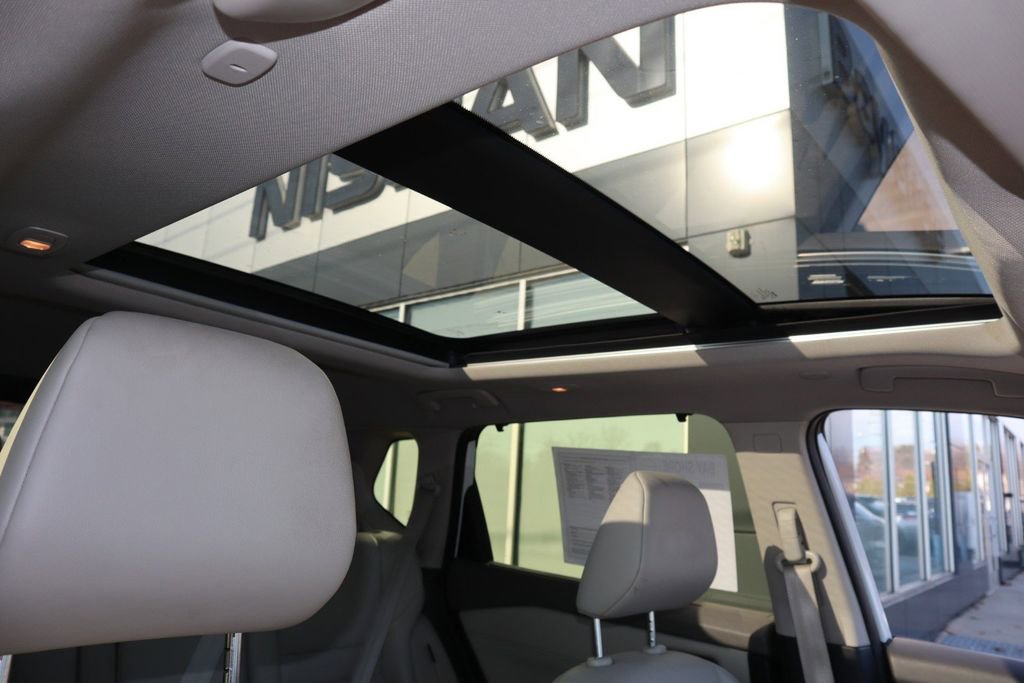 Used 2024 Nissan Rogue SV w/ SV Premium Package image 25