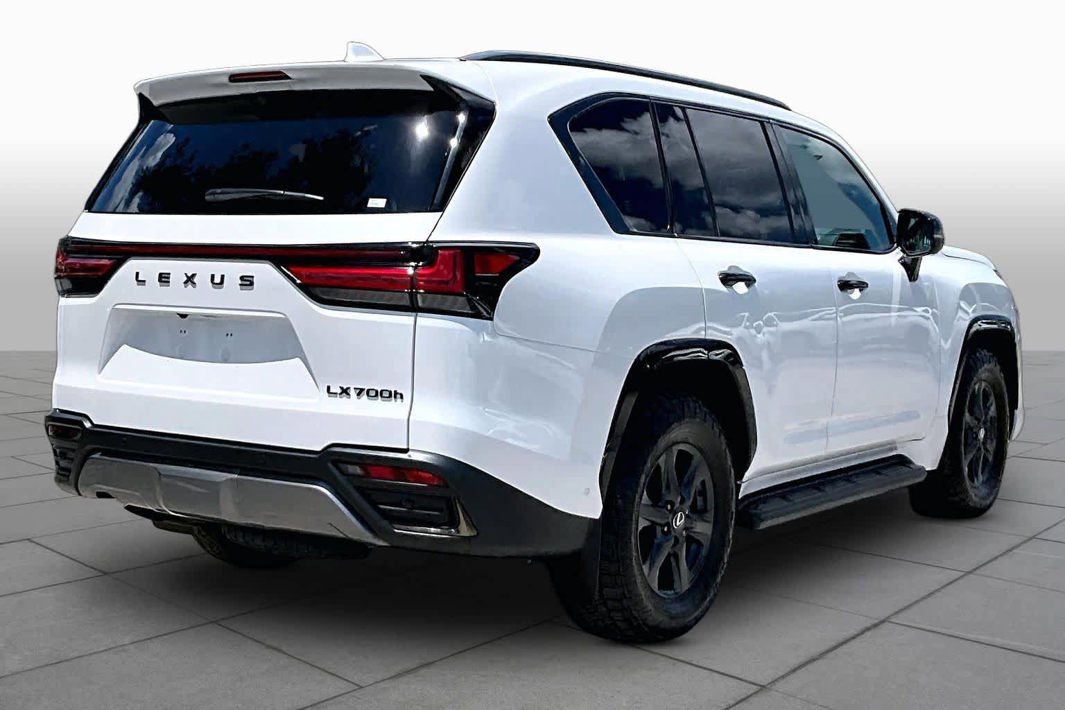Used 2025 Lexus LX 700h Overtrail w/ Accessory Package (Z1) AWD/4WD image 13