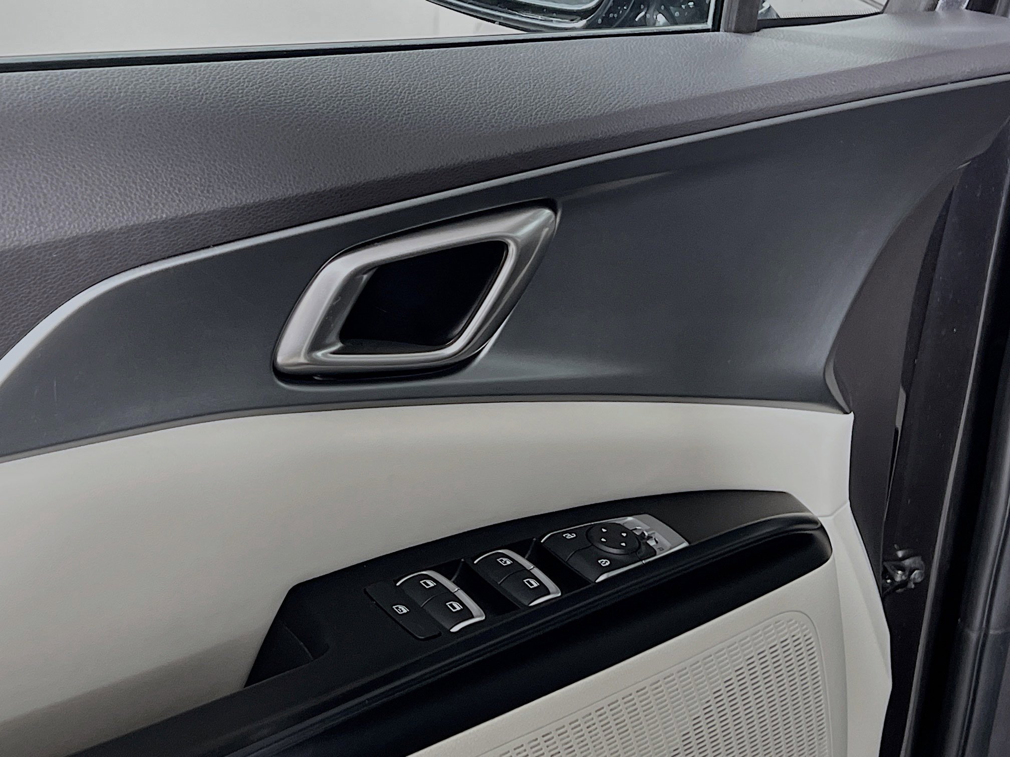 Used 2024 Kia Carnival LX image 17