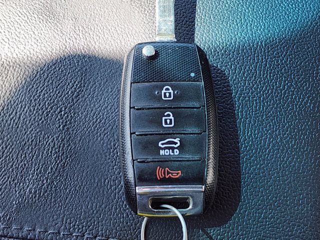Used 2017 Kia Optima LX FWD image 28