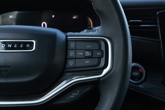 Used 2022 Jeep Wagoneer Series II RWD image 13