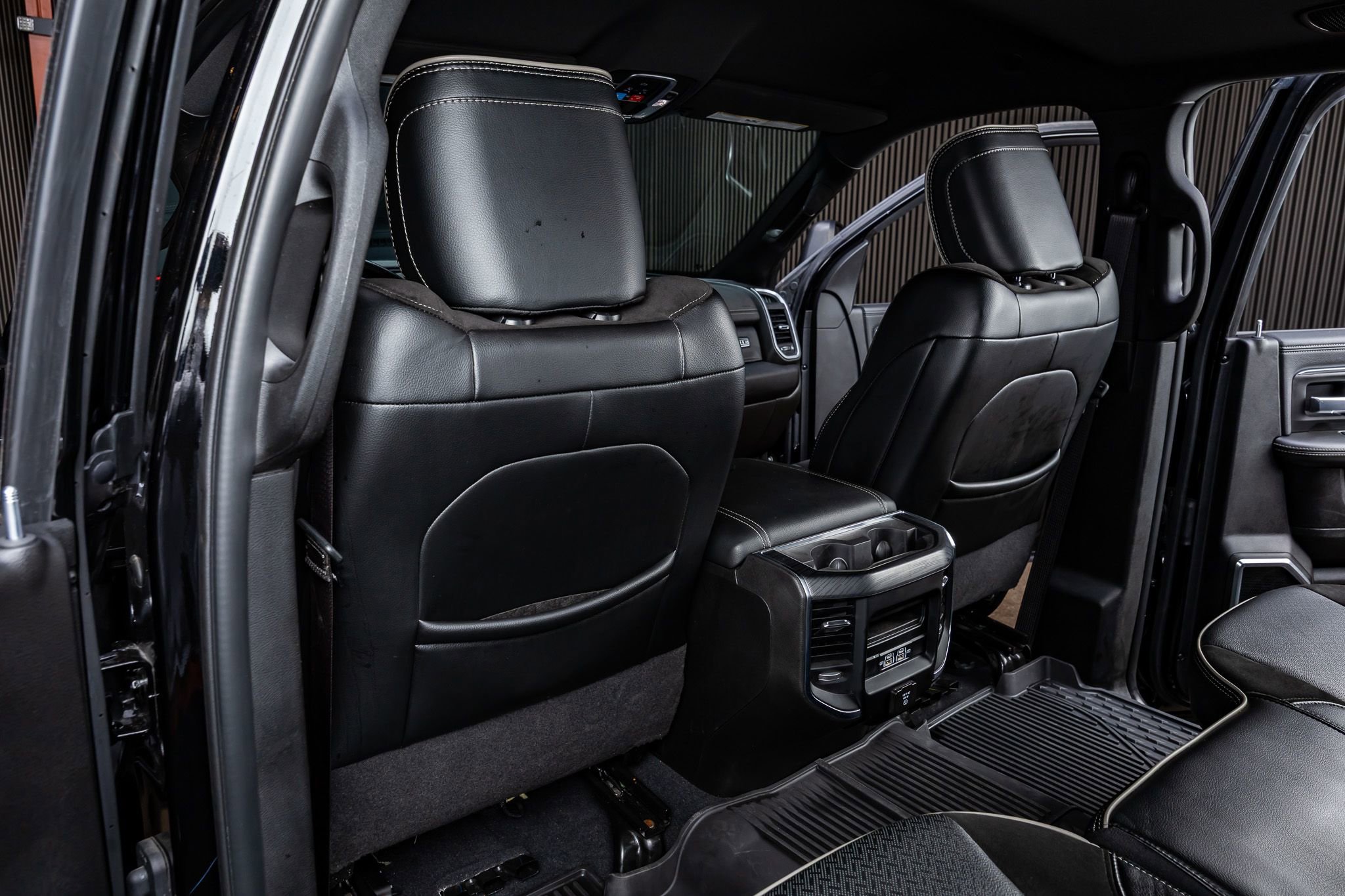 Used 2024 RAM 3500 Laramie w/ Night Edition image 32