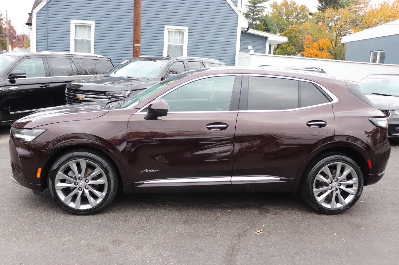 Used 2022 Buick Envision Avenir w/ Technology Package II image 2