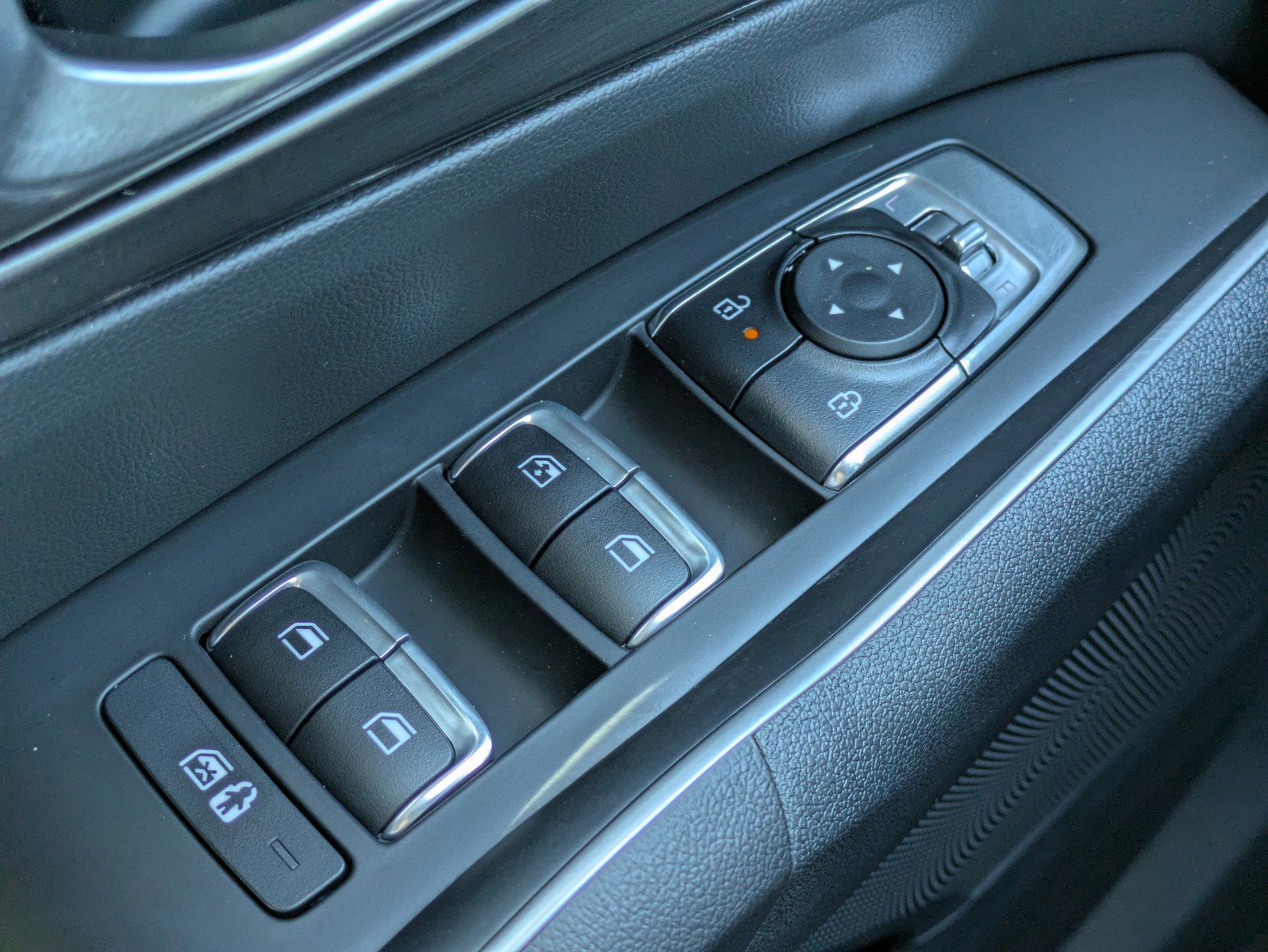 Certified 2025 Kia Sorento LX image 17