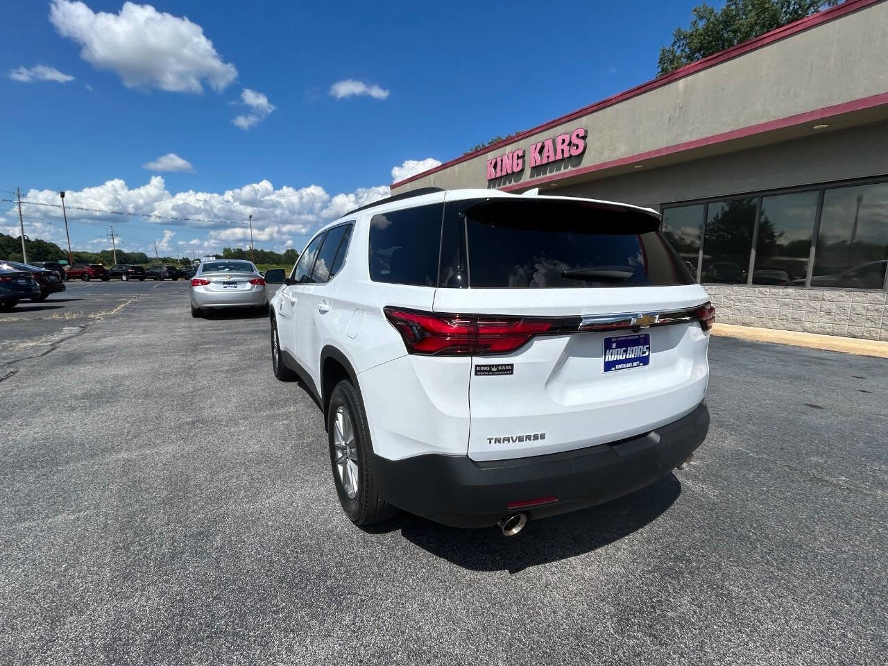 Used 2023 Chevrolet Traverse LT FWD image 9