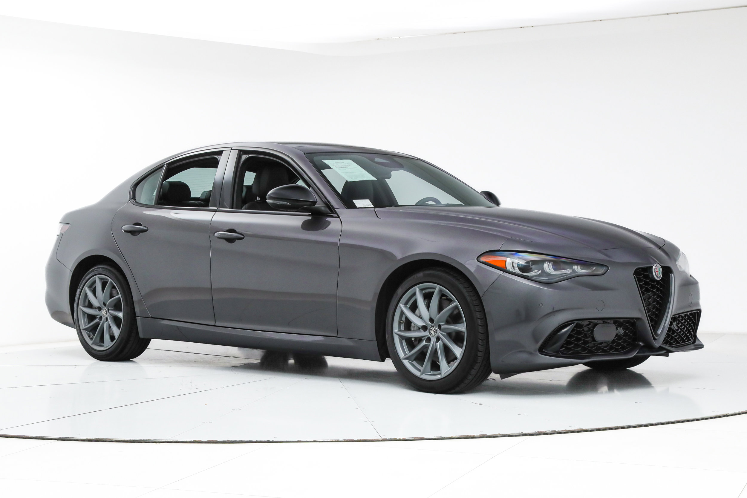 Used 2025 Alfa Romeo Giulia w/ Driving Assist Package image 7