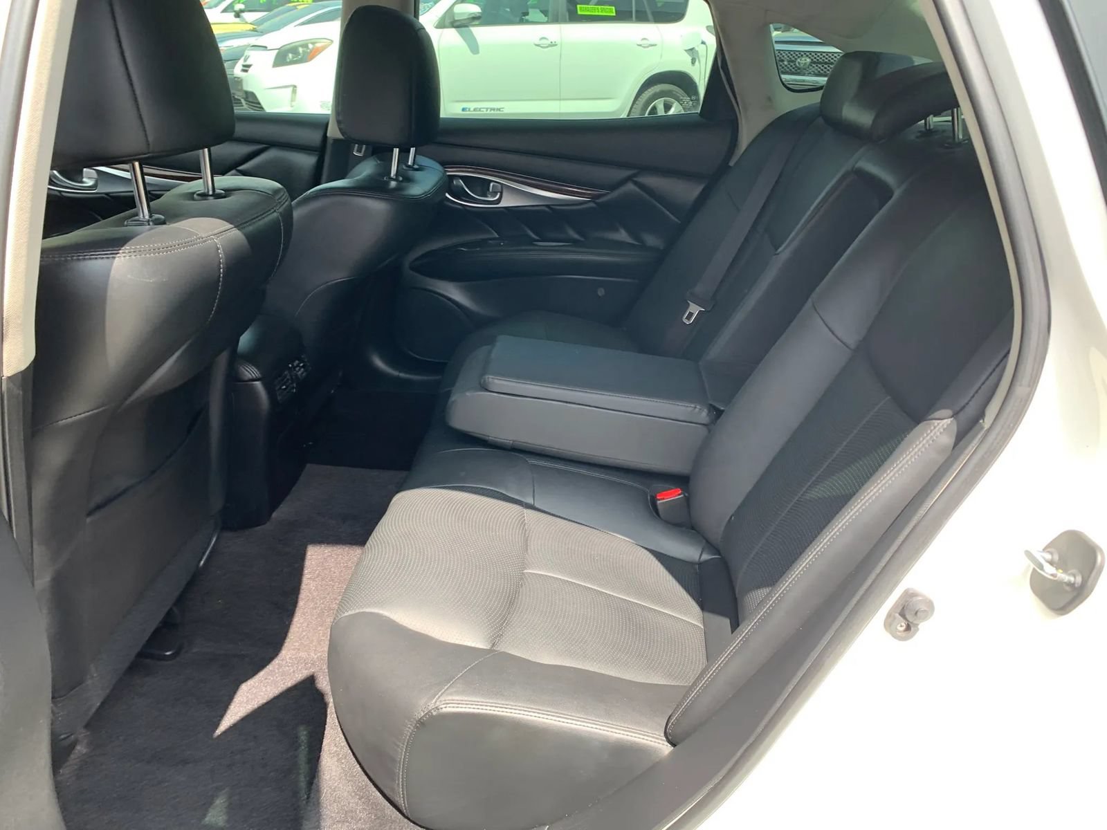 Used 2019 INFINITI Q70 Luxe w/ Proactive Package RWD image 12