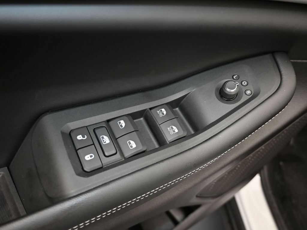Used 2025 Jeep Grand Cherokee L Limited RWD image 13