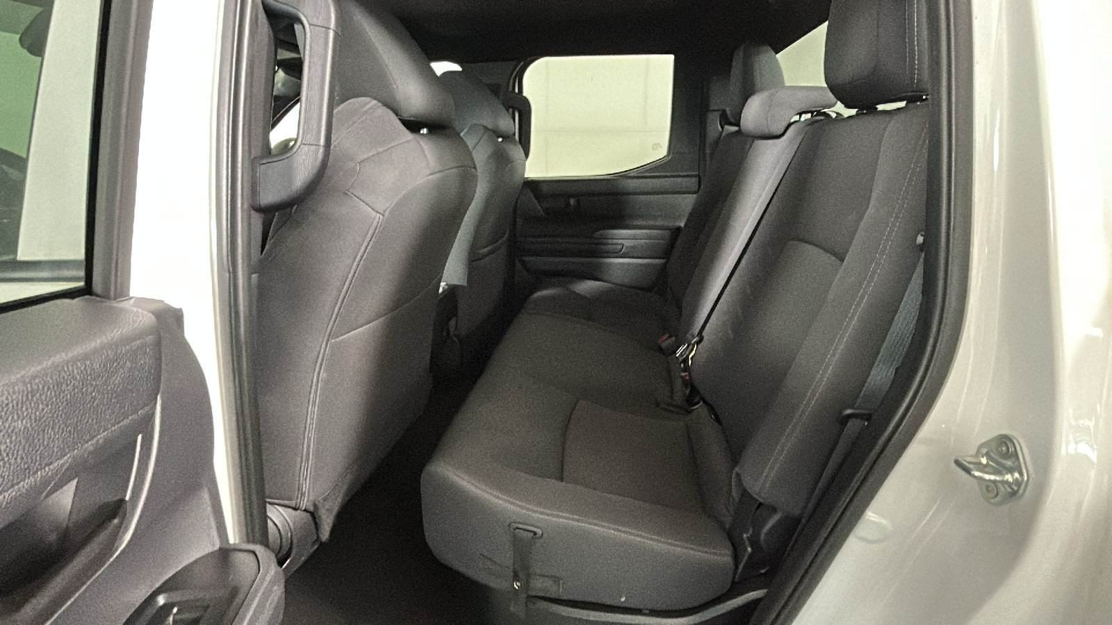 Used 2024 Toyota Tacoma SR AWD/4WD image 32