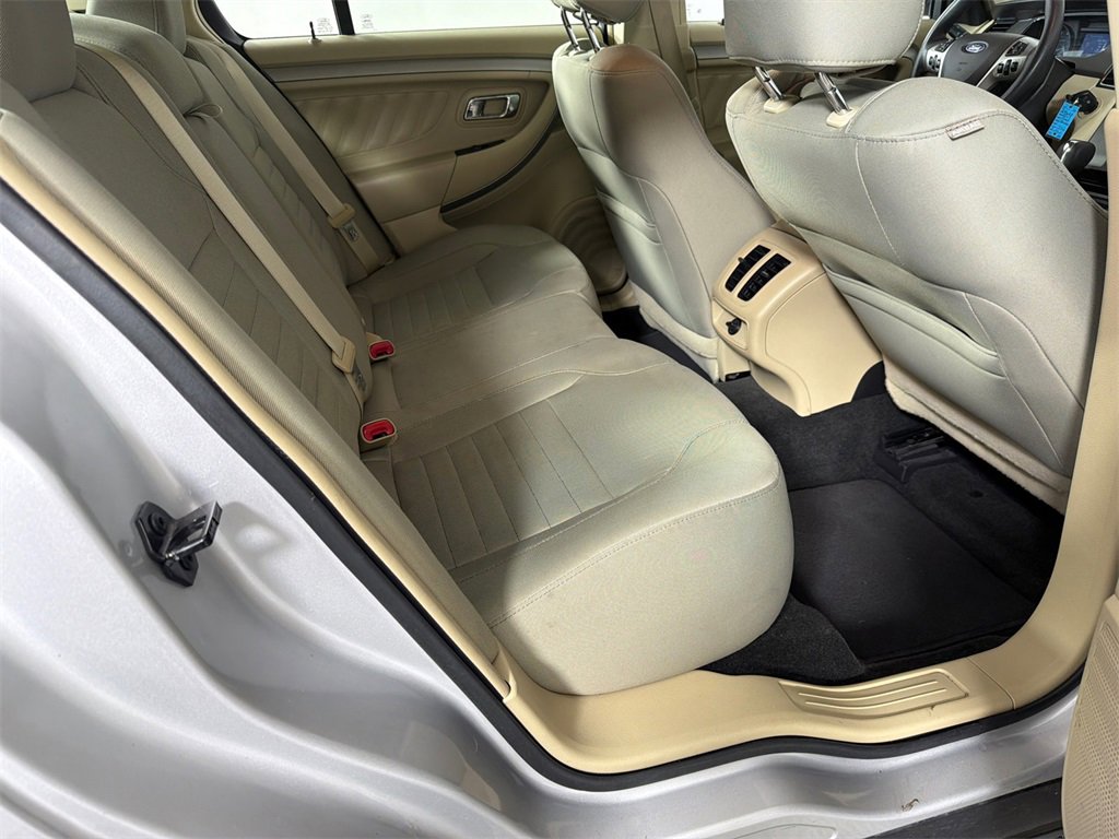 Used 2017 Ford Taurus SE image 15