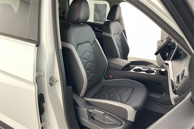 Used 2025 Volkswagen Atlas Peak Edition SE image 47