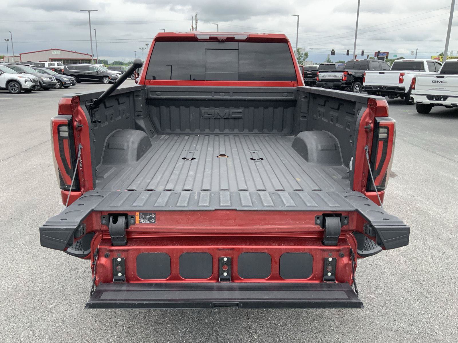 Used 2025 GMC Sierra 2500 AT4 w/ AT4 Premium Plus Package AWD/4WD image 11