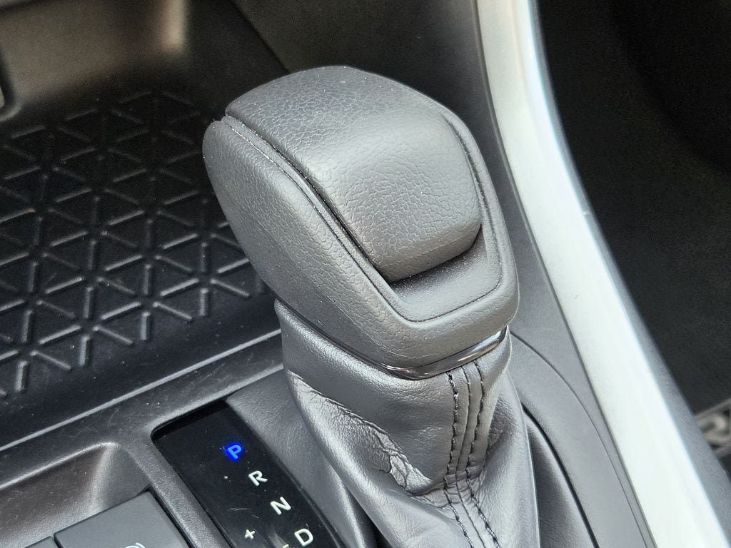 Used 2025 Toyota RAV4 XLE FWD image 21