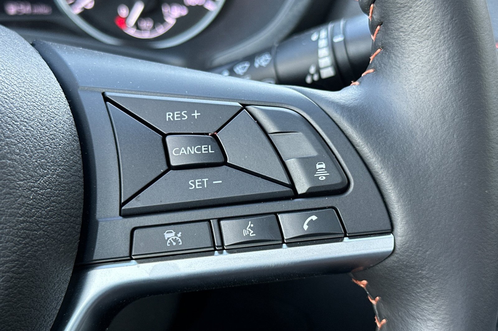 Used 2025 Nissan Sentra SR w/ SR Premium Package image 37