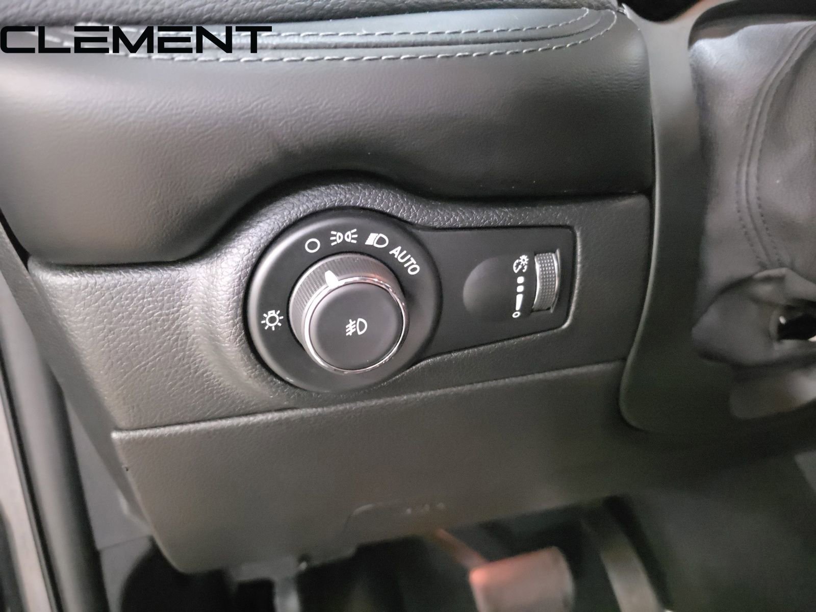 Used 2021 Dodge Durango SXT image 13