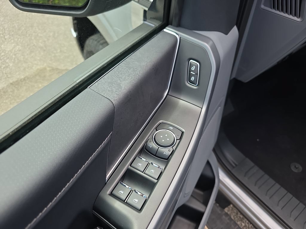 Used 2025 Ford F150 XLT AWD/4WD image 18