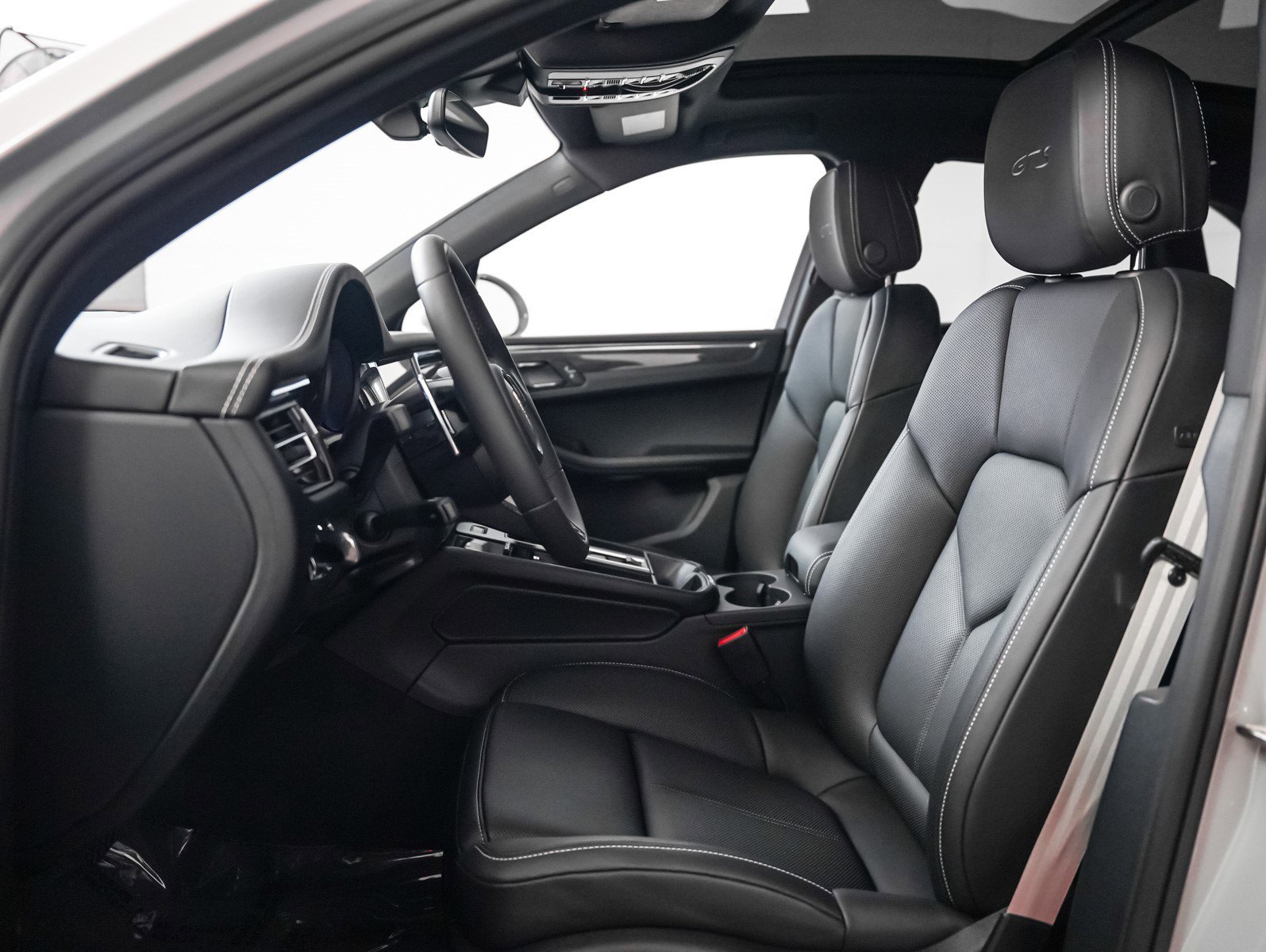 Used 2026 Porsche Macan GTS image 5