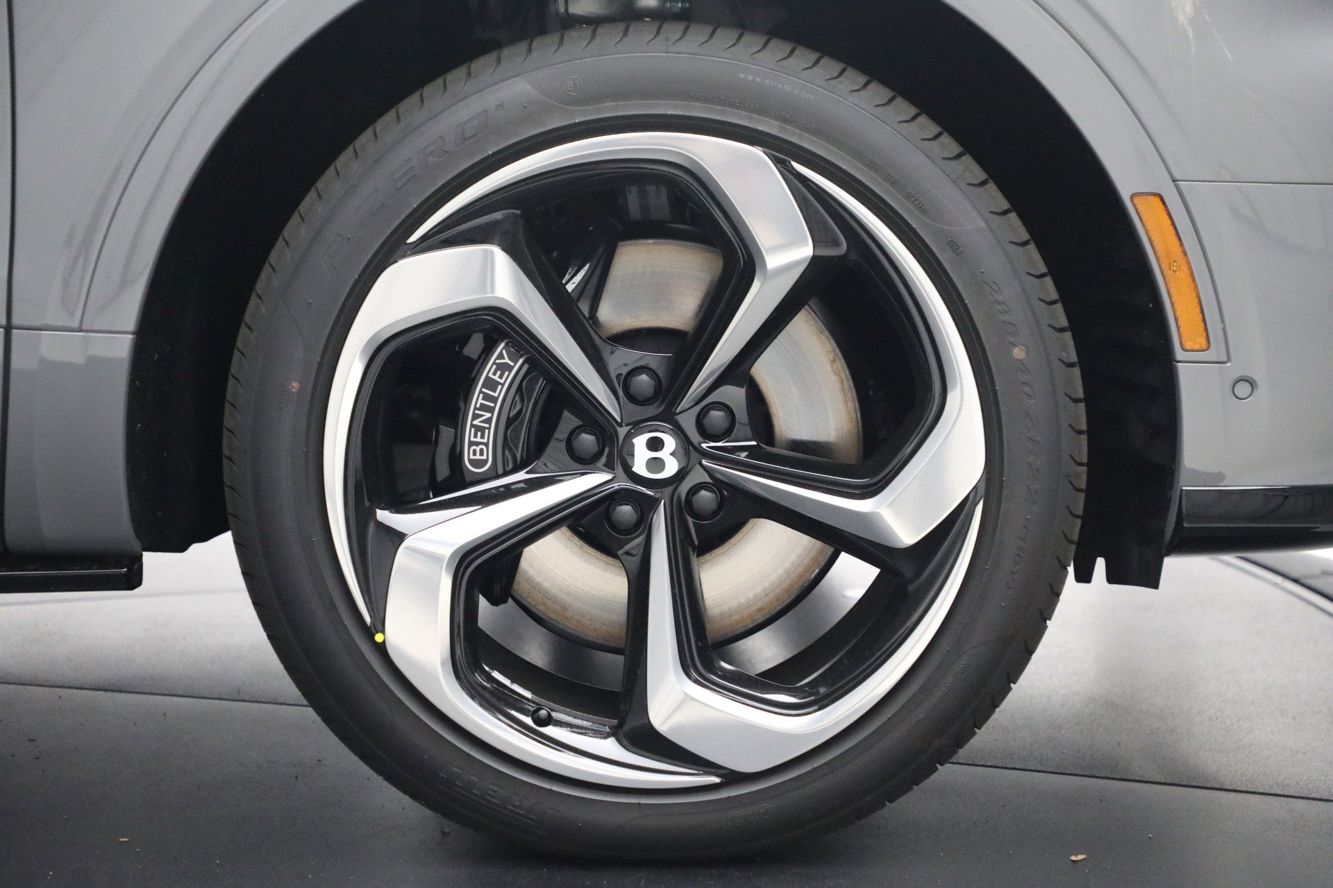 New 2024 Bentley Bentayga image 16