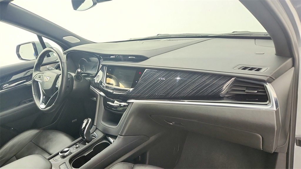 Used 2025 Cadillac XT6 Premium Luxury image 33