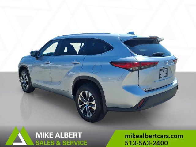 Used 2023 Toyota Highlander XLE AWD/4WD image 5