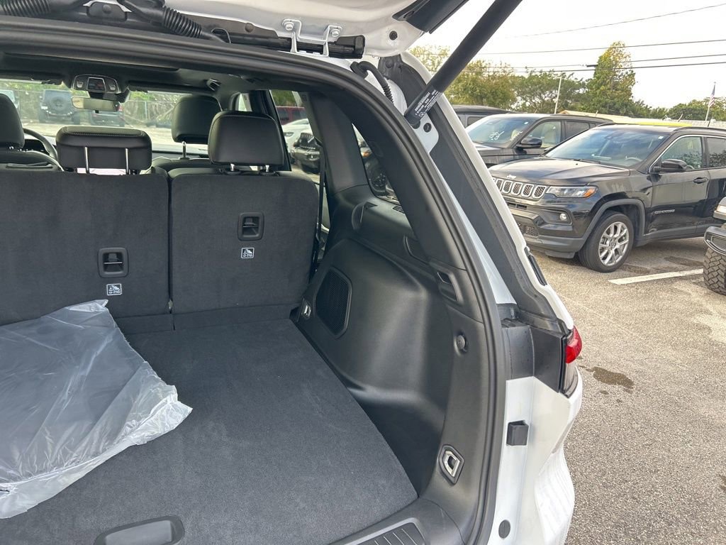 New 2026 Jeep Grand Cherokee Limited image 32