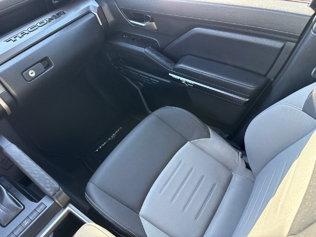 Used 2025 Toyota Tacoma TRD Off-Road AWD/4WD image 16