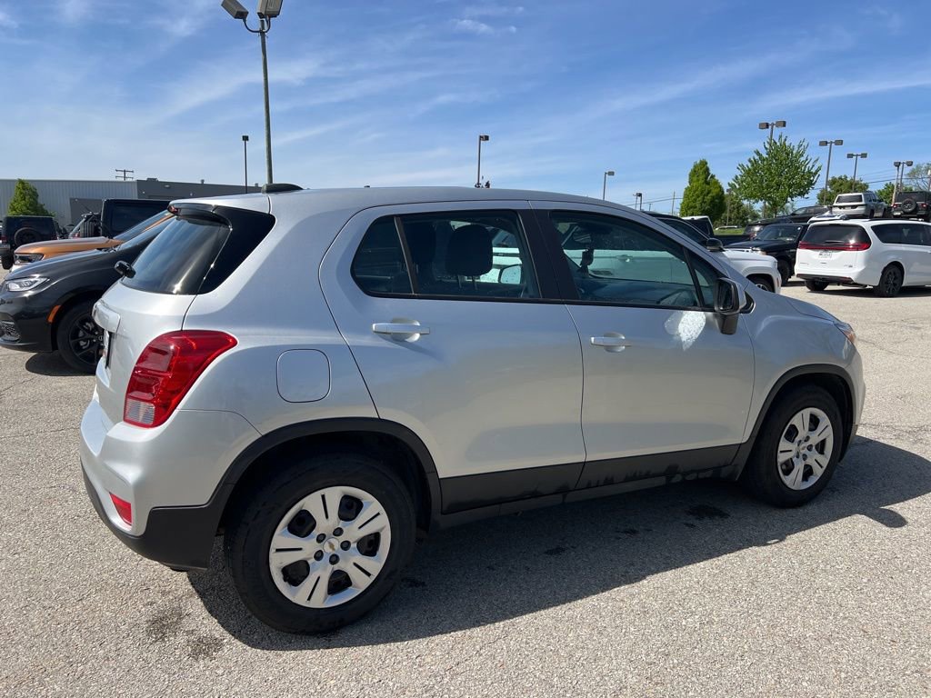 Used 2019 Chevrolet Trax LS FWD image 2