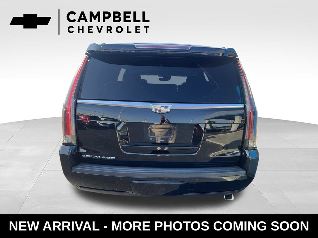 Used 2016 Cadillac Escalade Luxury AWD/4WD image 4