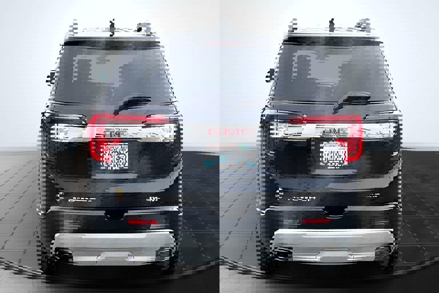 Used 2023 GMC Acadia SLE w/ Driver Convenience Package image 5