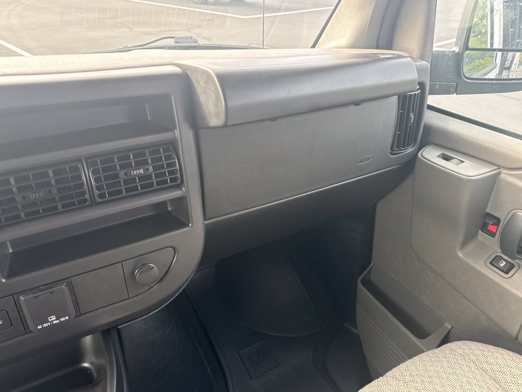 Used 2025 Chevrolet Express 3500 LT w/ LT Preferred Equipment Group RWD image 26
