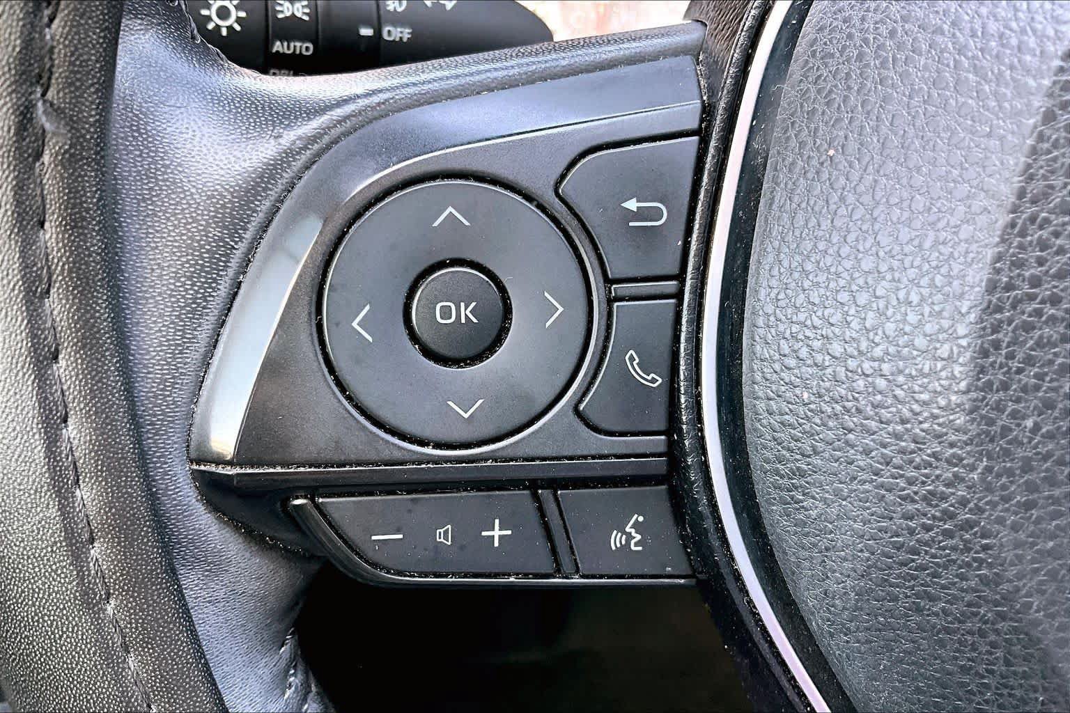 Used 2020 Toyota RAV4 XLE Premium FWD image 21