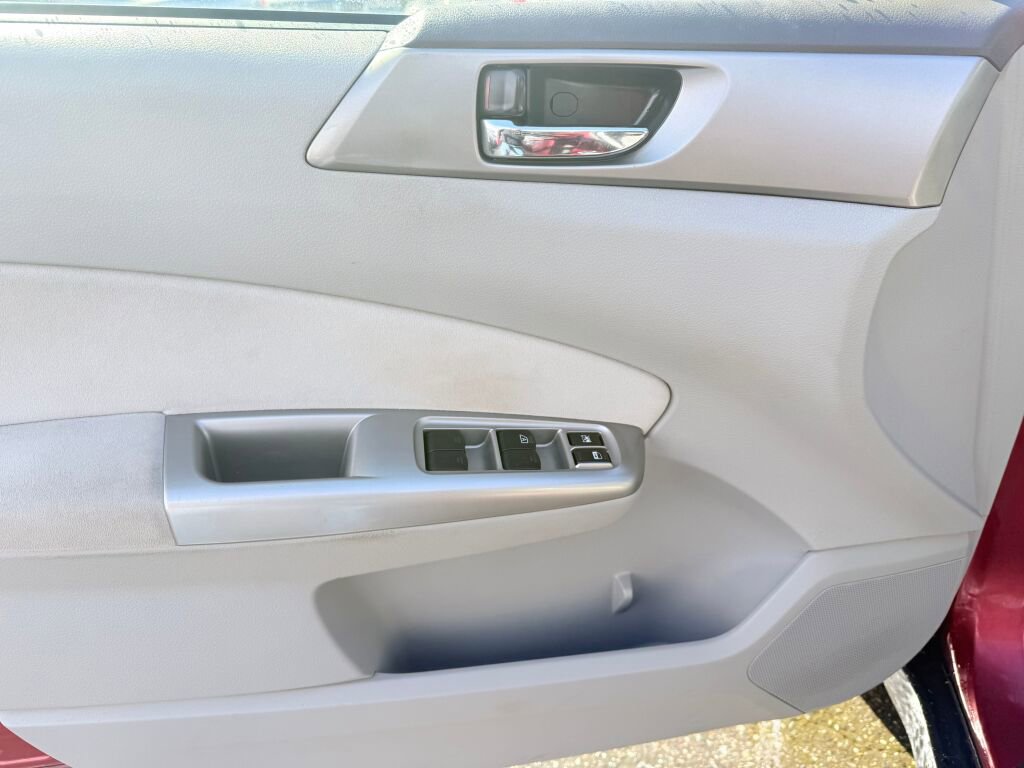 Used 2010 Subaru Forester 2.5X Limited image 12