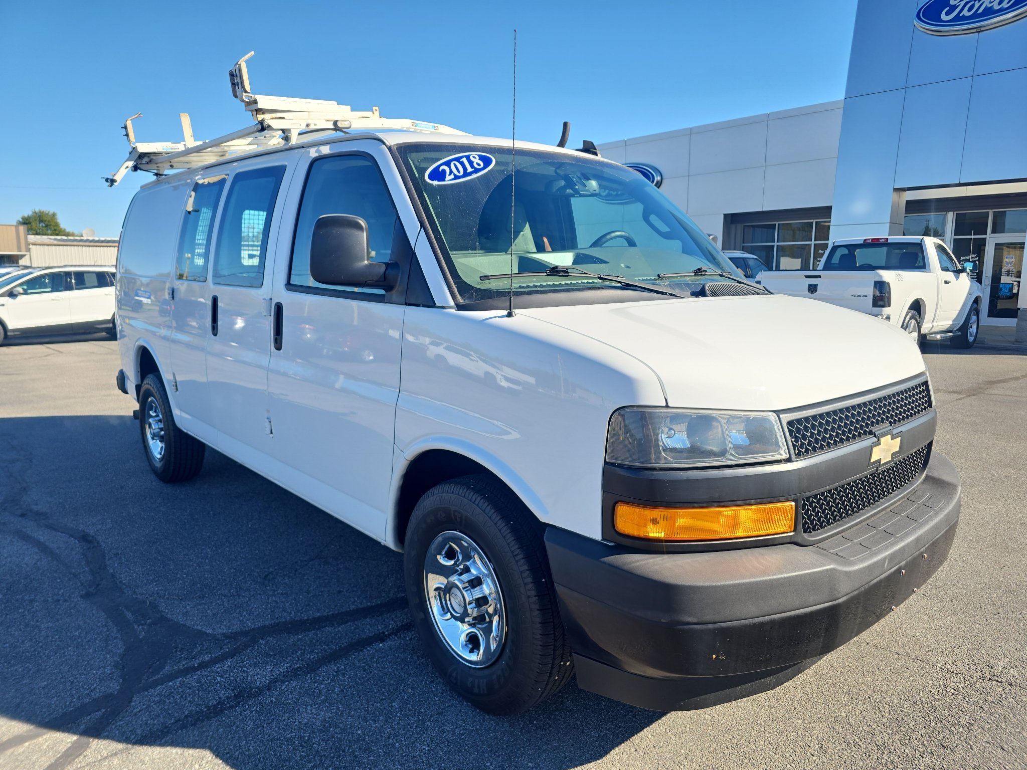 Used 2018 Chevrolet Express 2500 w/ Driver Convenience Package RWD image 4