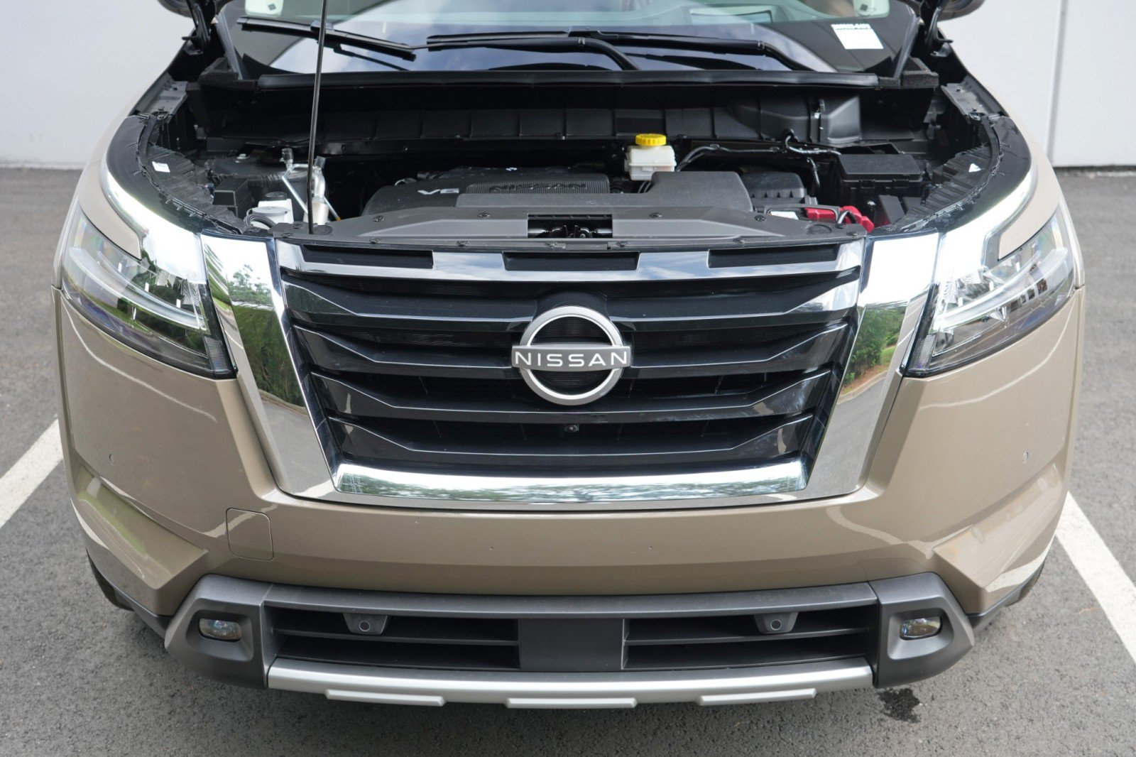 Used 2024 Nissan Pathfinder Platinum FWD image 7
