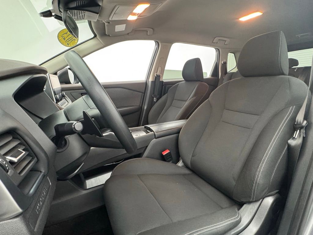 Used 2023 Nissan Rogue S FWD image 17