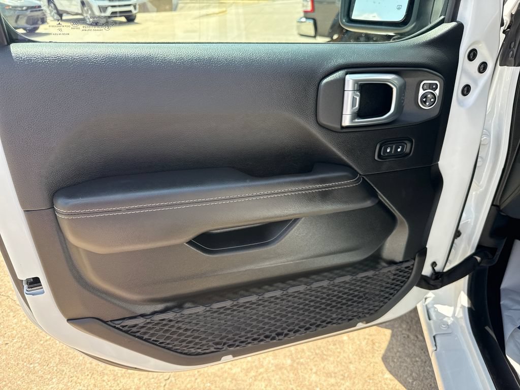Used 2023 Jeep Wrangler Unlimited Sahara AWD/4WD image 10