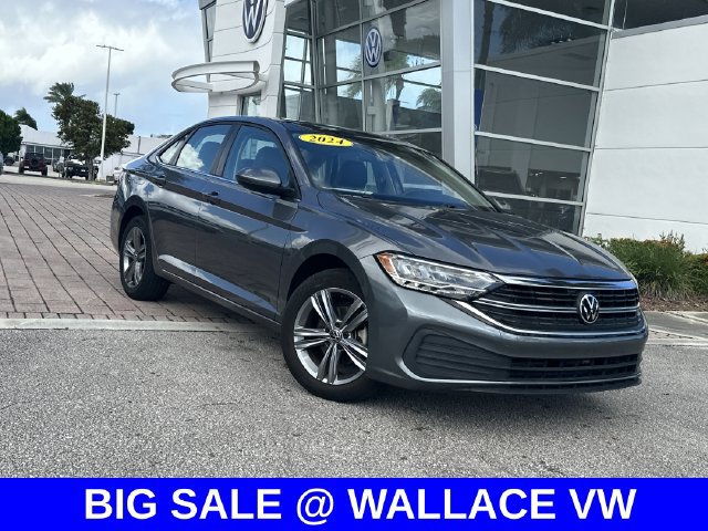 Certified 2024 Volkswagen Jetta SE w/ Panoramic Sunroof Package FWD image 2