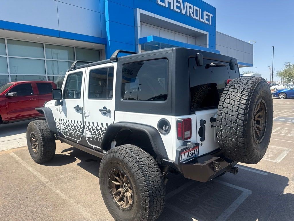 Used 2015 Jeep Wrangler Unlimited Rubicon w/ Connectivity Group AWD/4WD image 15