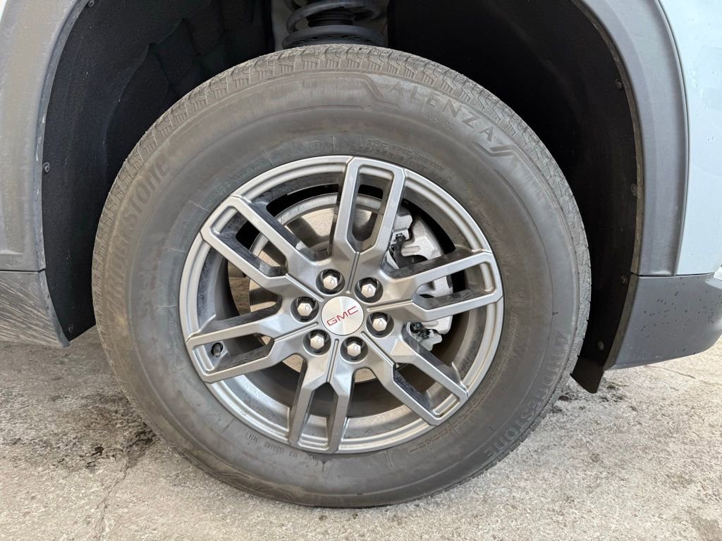 Used 2025 GMC Acadia Elevation image 11