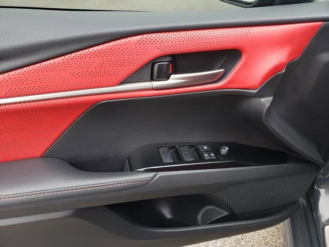 Used 2025 Toyota Camry XSE image 11