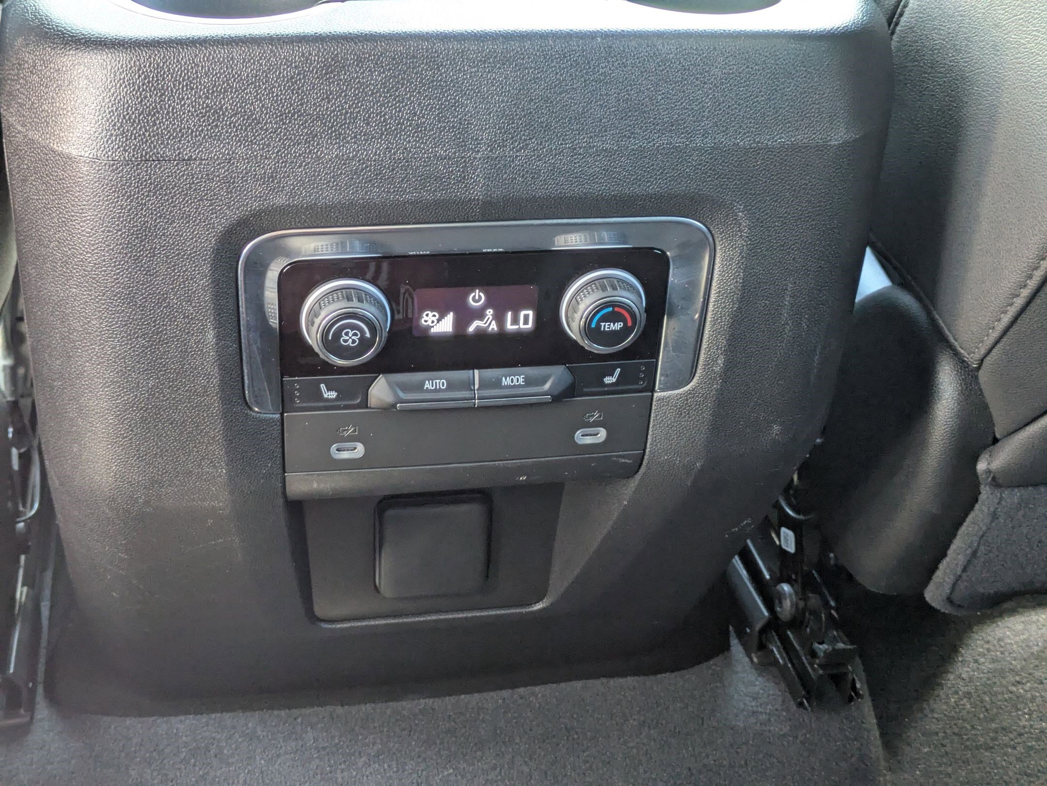 Used 2023 Chevrolet Suburban RST w/ Sport Performance Package AWD/4WD image 27