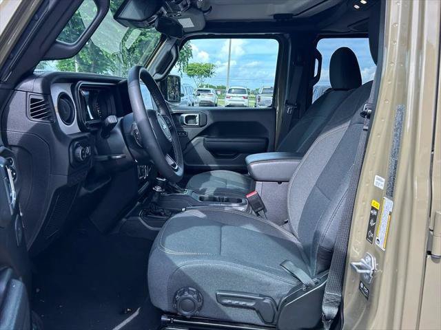 Certified 2025 Jeep Gladiator Sport AWD/4WD image 10