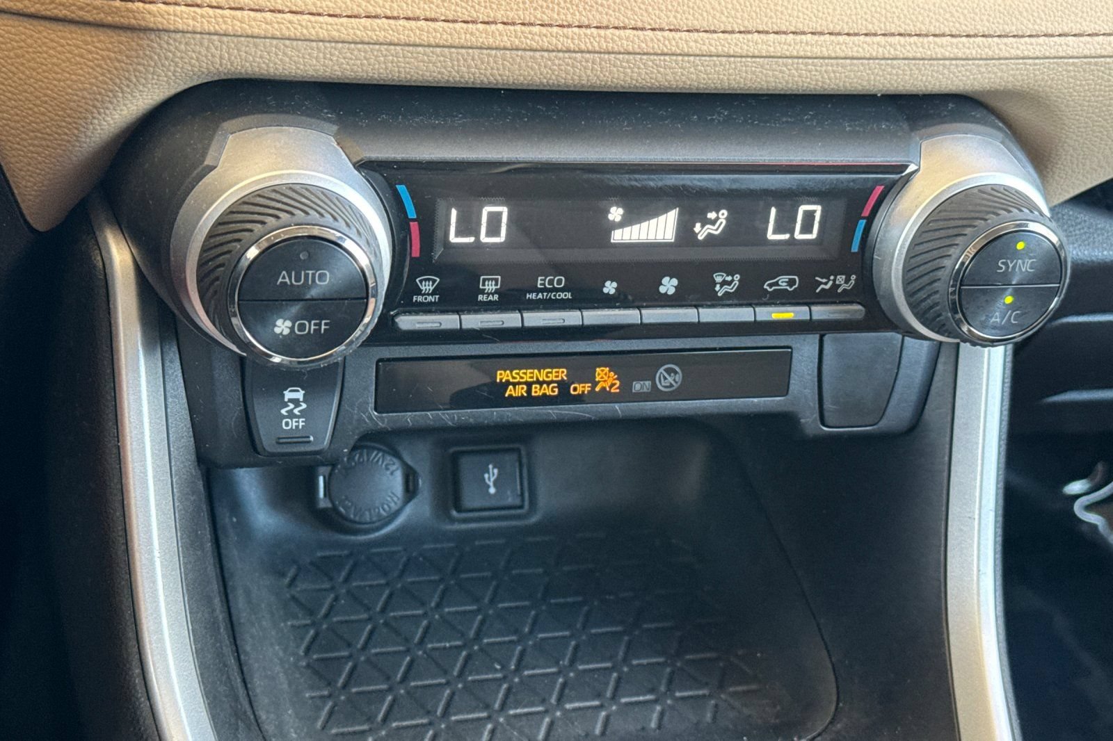 Certified 2021 Toyota RAV4 LE AWD/4WD image 25