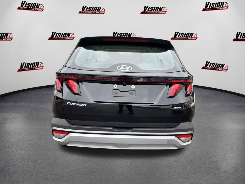 Certified 2025 Hyundai Tucson SE image 6