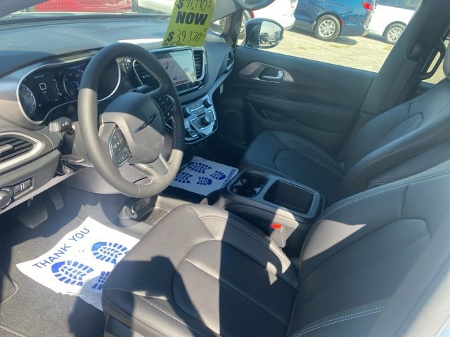 New 2026 Chrysler Voyager LX image 14
