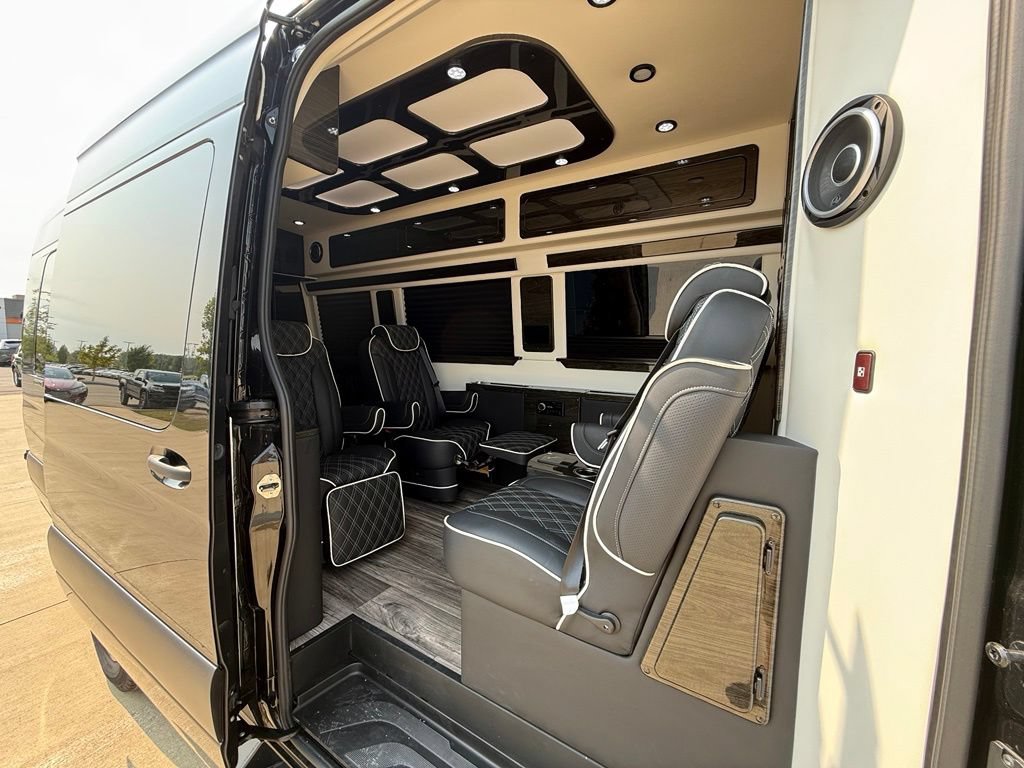 Used 2023 Mercedes-Benz Sprinter 3500 image 65