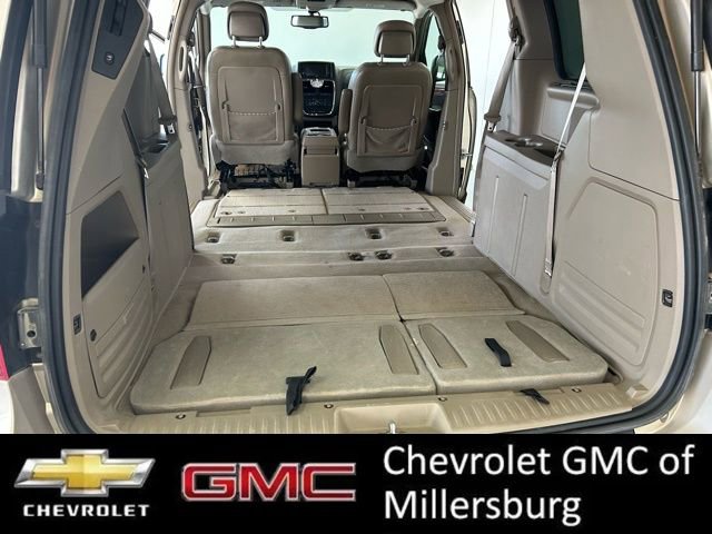 Used 2015 Chrysler Town & Country Touring-L w/ Driver Convenience Group image 34