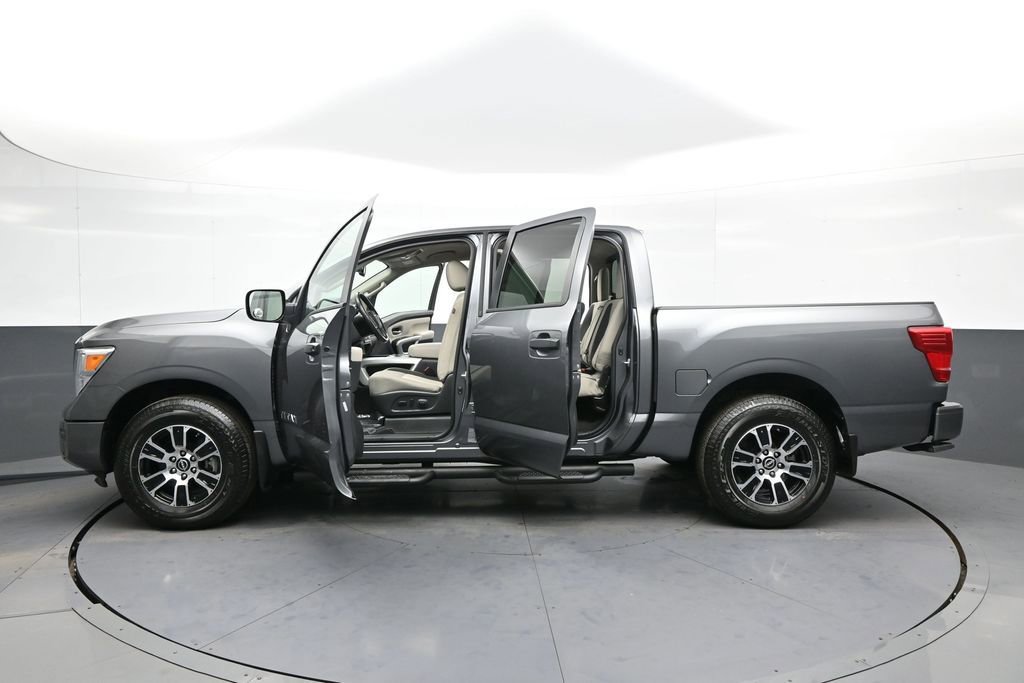 Used 2024 Nissan Titan SV w/ SV Convenience Package image 40