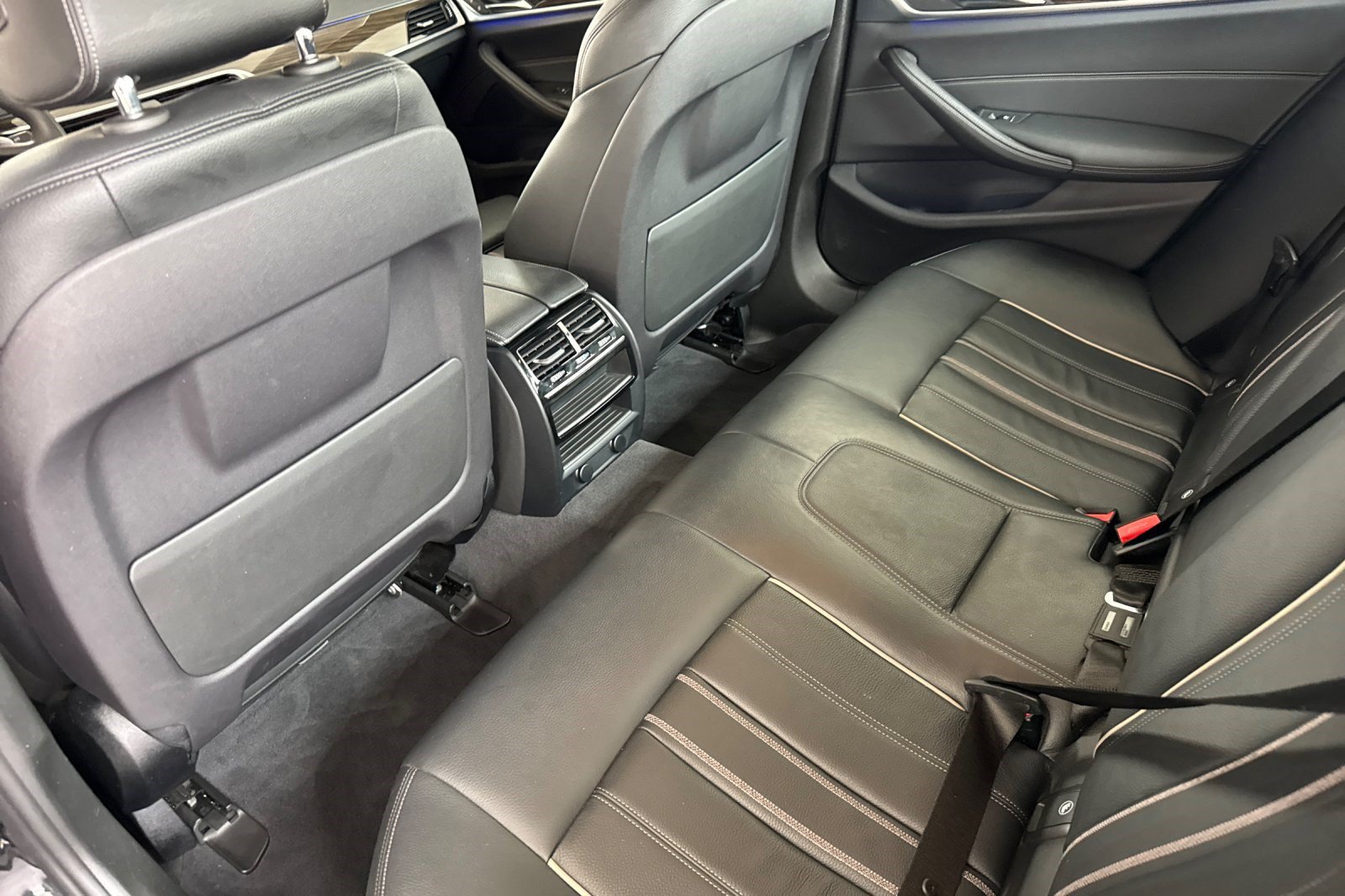 Used 2018 BMW 530e xDrive AWD/4WD image 30