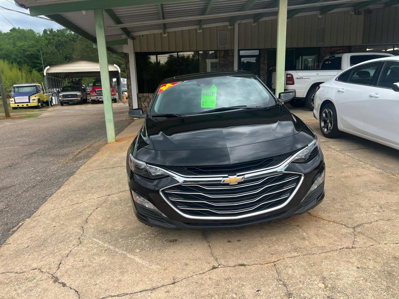 Used 2024 Chevrolet Malibu LT FWD image 3
